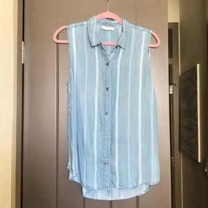 Sleeveless button down top